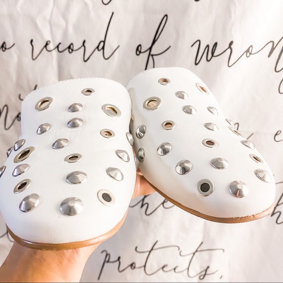 Sold Gianni Bini white leather grommet mules - Picture 6 of 7